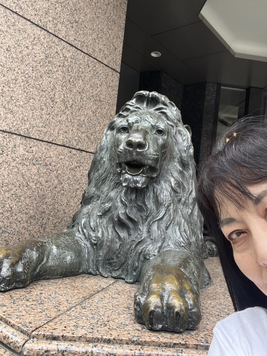 🦁ライオン像は111歳🦁 | おとなナビ俱楽部